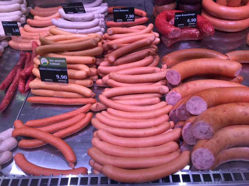 charcuterie-AUVARE-min_sausages_meat_butchery-1069321